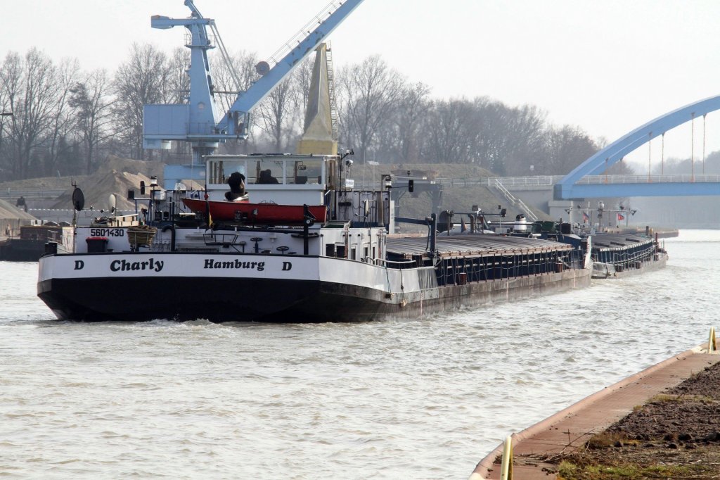 Name: Charly
ex-Name: Neckarfracht 15, Ellen
gemeldet in: Hamburg
Nationalitt: Deutsch
Europanummer: 05601430
Lnge: 100m
Breite: 9,5m
Tiefgang: 3,15m
Tonnage: 2058t
Maschinenleistung: 1350 PS
Maschinen-Hersteller: Deutz
Baujahr: 1980
Erbaut in: Deutschland
Bauwerft: Deutsche Industrie Werke ( DIW ), Berlin


Schiffsdaten GSL
Name: Arime
ex.Name: Frauke (damals MSG)
Europanummer: 4001870
Lnge: 80m
Breite: 9m
Tonnage: 1188 t
Baujahr: 1943
Erbaut in: Belgien
Bauwerft: Jacobs & Kinderen in Schelle

SGMS Charly in Drenthe zu Berg am 19.02.2011 (DEK km 99,9)