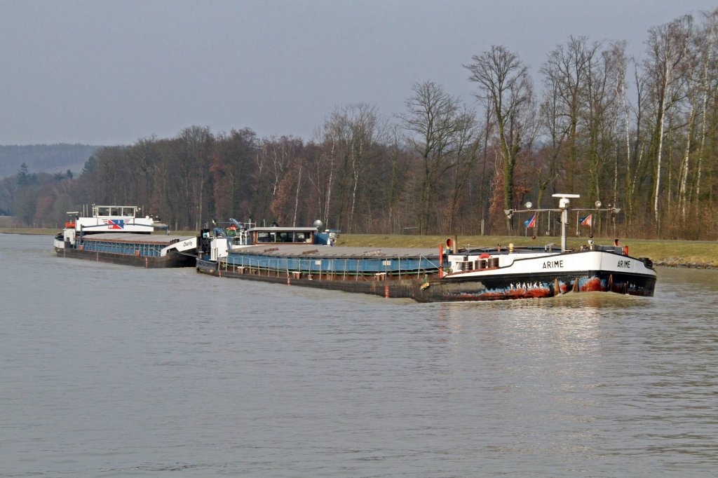 Name: Charly
ex-Name: Neckarfracht 15, Ellen
gemeldet in: Hamburg
Nationalitt: Deutsch
Europanummer: 05601430
Lnge: 100m
Breite: 9,5m
Tiefgang: 3,15m
Tonnage: 2058t
Maschinenleistung: 1350 PS
Maschinen-Hersteller: Deutz
Baujahr: 1980
Erbaut in: Deutschland
Bauwerft: Deutsche Industrie Werke ( DIW ), Berlin


Schiffsdaten GSL
Name: Arime
ex.Name: Frauke (damals MSG)
Europanummer: 4001870
Lnge: 80m
Breite: 9m
Tonnage: 1188 t
Baujahr: 1943
Erbaut in: Belgien
Bauwerft: Jacobs & Kinderen in Schelle

SGMS Charly in Drenthe zu Berg am 19.02.2011(DEK km 99,9)