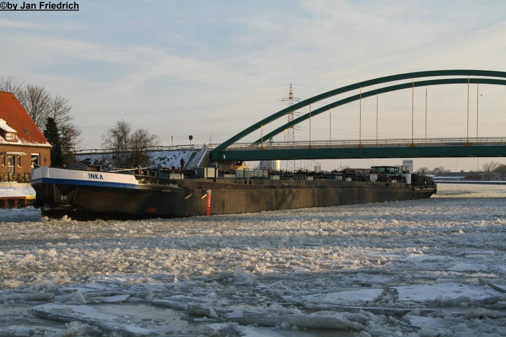 Name: INKA
gemeldet in: Bremen
Nationalitt: Deutsch
EuNr.: 05500100
Lnge: 85m
Breite: 8,2m
Tonnage: 1320t

Aufgenommen in Riesenbeck zu Tal im Januar 2011.