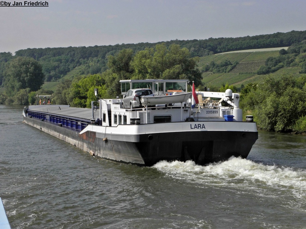 Name: Lara
Ex-Name: Leontine, Poolster, Cobra
Lnge: 108,41m
Breite: 10,05m
Tiefgang: 3,22m
Tonnage: 2512t
Maschine: 2x918PS Caterpillar
Baujahr: 1981
Bauwerft: Ruijtenberg in Raamsdonksveer, Niederlande