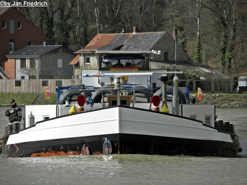 Name: Luise-L
gemeldet in: Ostrhauderfehn
Nationalitt: Deutsch
EuNr.: 04022360
Lnge: 84,99m
Breite: 9m
Tiefgang: 2,06m
Tonnage: 1057t

Aufgenommen in Bergeshvede.