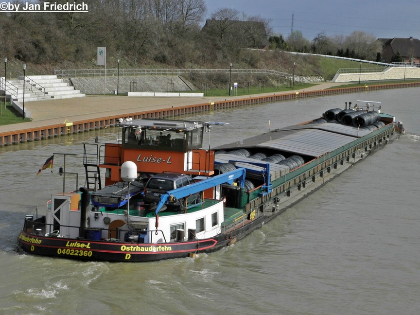 Name: Luise-L
gemeldet in: Ostrhauderfehn
Nationalitt: Deutsch
EuNr.: 04022360
Lnge: 84,99m
Breite: 9m
Tiefgang: 2,06m
Tonnage: 1057t

Aufgenommen in Riesenbeck! Rest: Siehe EXIF-Datei!!!