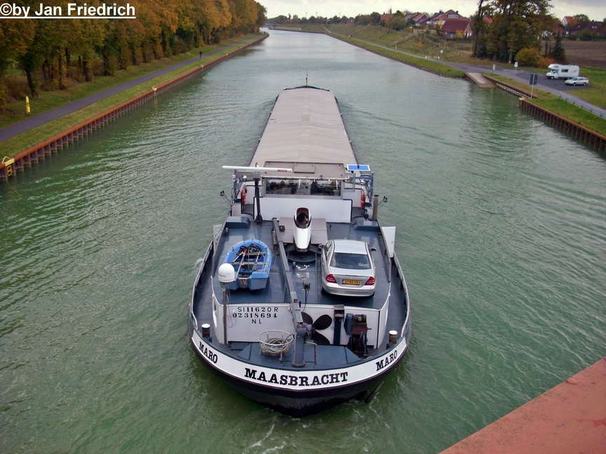 Name: Maro
Ex.: Neckarfracht 8 , Cresendo & Cornelia
gemeldet in: Maasbracht
Nationalitt: Niederlndisch
Lnge: 80m
Breite: 8,2m
Tiefgang: 2,65 m 
Tonnage: 1175t
Eichnr.: SI 11620.R
Eigner: A.C.W. Romeijnders
Gebaut: 1965
Bauwerft: B. Sching & Rosemeier in Uffeln
Motor: Deutz 500 PS
Bugstrahl: Cummins 252 PS

Aufgenommen in Bergeshvede (DEK Km 107,43)