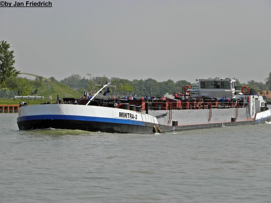 Name: Mintra 3
gemeldet in: Duisburg
Nationalitt: Deutsch
EuNr.: 4804030
Lnge: 81,4m 
Breite: 9,5m
Tonnage: 1408t

Aufgenommen im Hafen Riesenbeck (DEK Km 105,1)