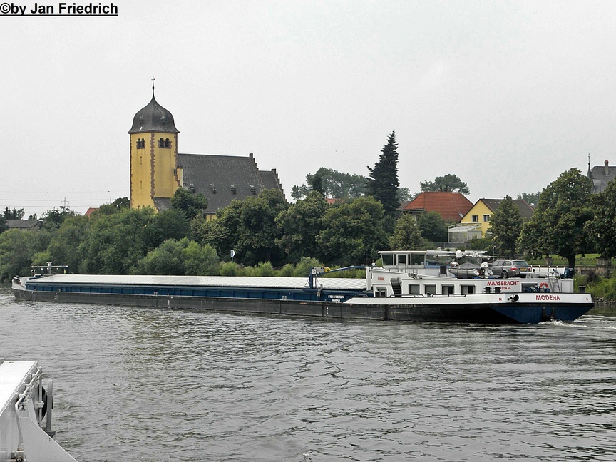 Name: Modena
gemeldet in: Maasbracht
Nationalitt: Niederlndisch
Europanummer: 02330436
Lnge: 110m
Breite: 11,45m
Tiefgang: 3,5m
Tonnage: 3094t
Maschinenleistung: 1600 PS 
Maschinen-Hersteller: Cummins
Baujahr: 2008
Erbaut in: Nanjing (China)
Bauwerft: Shui Tian 
Fertig gestellt bei: De Groot in Dordrecht (Niederlande)

Aufgenommen in Hanau-Groauheim (Main Km 60)