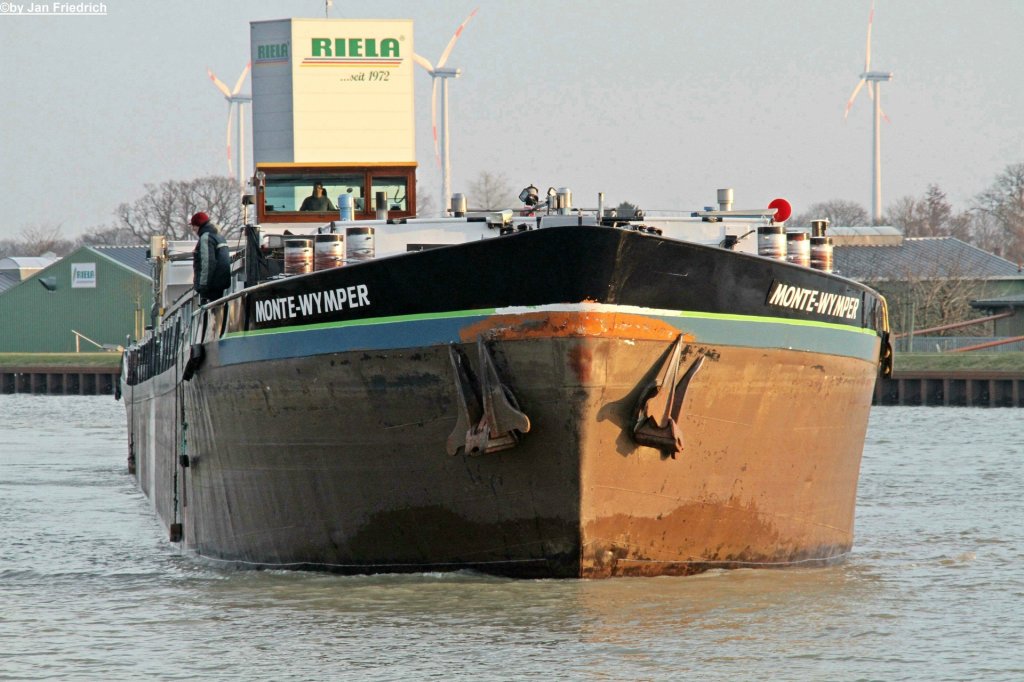 Name: Monte-Wymper
gemeldet in: Hrstel
Nationalitt: Deutsch
Lnge: 82m
Breite: 8,2m
Tonnage: 1113t
Tiefgang: 2,52m
Gebaut: 1958
Bauwerft: Schiffserft Gustavsburg in Mainz.-Gustavsburg
Schiffseigner und Schiffsfhrer: Guido Hoppe

Aufgenommen in Riesenbeck. (DEK km 105,1)