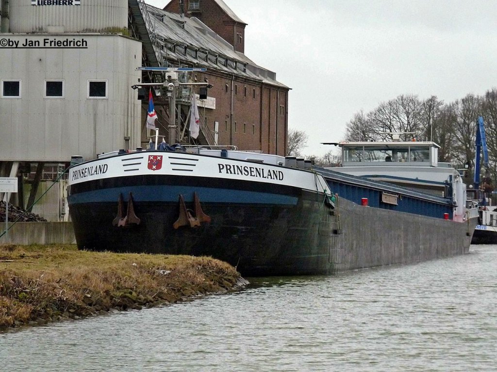 Name: Prinsenland
gemeldet in Rotterdam
Nationalitt: Niederlndisch
EuNr.: 02326049
Lnge: 86m
Breite: 9,5m
Tiefgang: 3m
Tonnage.: 1666t
Maschine: 1197 PS, MTU 
Baujahr: 1961
Bauwerft: Ebert in Neckarsteinach (Deutschland)

Aufgenommen in Rheine-Kanalhafen (DEK Km 115,63)