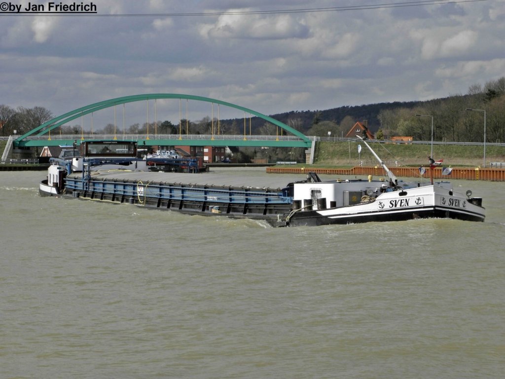 Name: Sven
ex-Namen: Paula Clara, 5 x Niederrhein
gemeldet in: Magdeburg
Nationalitt: Deutsch
EuNr.: 04011840
Lnge: 79,9m
Breite: 8,2m
Tiefgang: 2,41m
Tonnage: 1069t
Baujahr: 1925
Werft: Wortelboer in Westerbroek 
Maschine: 700PS Deutz
Eigner: Klaus Schepers

Aufgenommen in Riesenbeck (DEK Km 105,1)