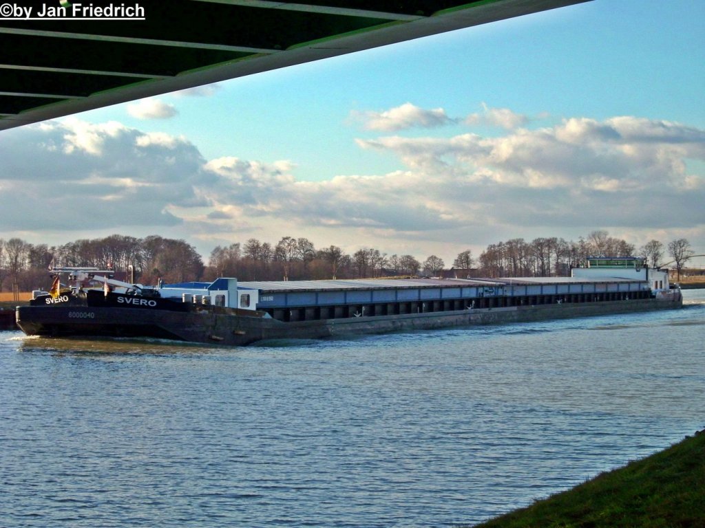 Name: Svero
gemeldet in: Deurne
Nationalitt: Belgisch
Eu-Nr.: 06000040
L.: 100m
B.: 9,5m
Tg.: 3,5m
T.: 2496t
Maschinenleistung: 2x 600 PS
Baujahr: 1970
Erbaut in: Belgien
Bauwerft: Fulton, Ruisbroek

Aufgenommen in Birgte (DEK Km 102,4)