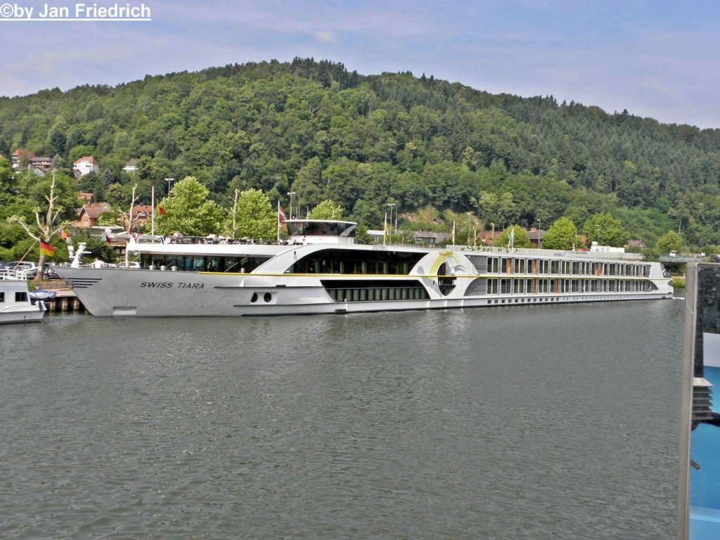 Name: Swiss Tiara
gemeldet in: Basel
Nationalitt: Schweizerisch
Europanummer: 7001832
Lnge: 110m
Breite: 11,4m
Tiefgang: 1,35m
Besatzung: 35 Personen
Passagiere: 153 Personen
Maschinenleistung: 1324 KW, 1800 PS
Maschinenanlage: Caterpillar
Baujahr: 2006
Erbaut in: Hardinxveld (Niederlande)
Bauwerft: Jac. den Breejen

Aufgenommen in Wertheim (Main Km 156,7)