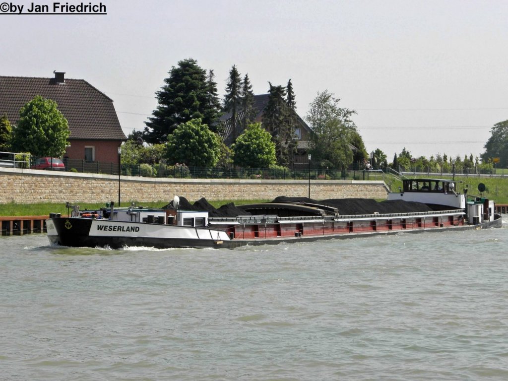 Name: Weserland
gemeldet in: Ibbenbren
Natonalitt: Deutsch
EuNr.: 04019470
Lnge: 79,4m
Breite: 8,17m
Tiefgang: 2,25m
Tonnage: 1086t
Maschinenleistung: 404 kW/550 PS
Baujahr: 1932
erbaut in: Zehren
Bauwerft: Psche & Shne Schiffswerft

Aufgenommen in Riesenbeck (DEK Km 105,6)