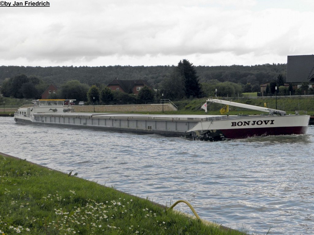 Name:Bon Jovi
ex Name: Audacia
gemeldet in: Nijmegen
Nationalitt: 
Europanummer: 02325930
Lnge: 85,75 m
Breite: 9,50 m
Tiefgang: 3,08 m
Tonnage: 1682 t
Maschinenleistung: 816 PS
Maschinen-Hersteller: MTU
Bugstrahl: 320 DAF v.Wijk
Baujahr: 2003 
Erbaut in: Polen
Bauwerft: Stocznia Kozle
Fertig gestellt in:  Asto in Raamsdonksveer (Niederlande)