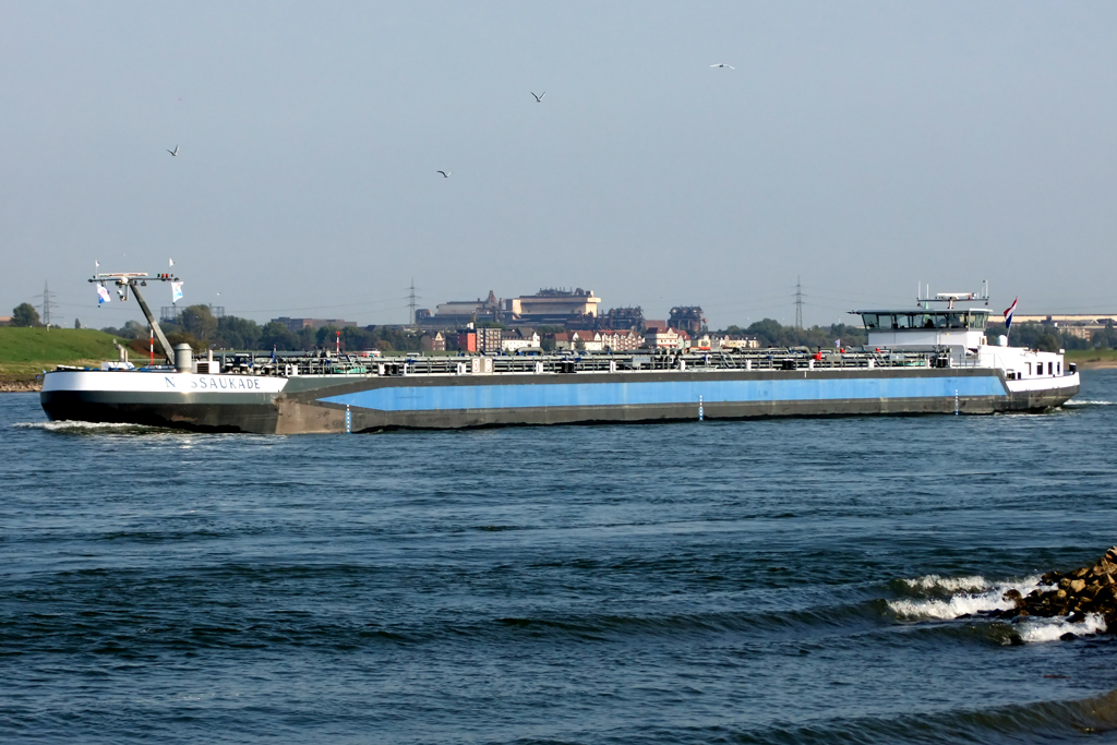  NASSAUKADE  auf dem Rhein bei Duisburg 25.9.2011