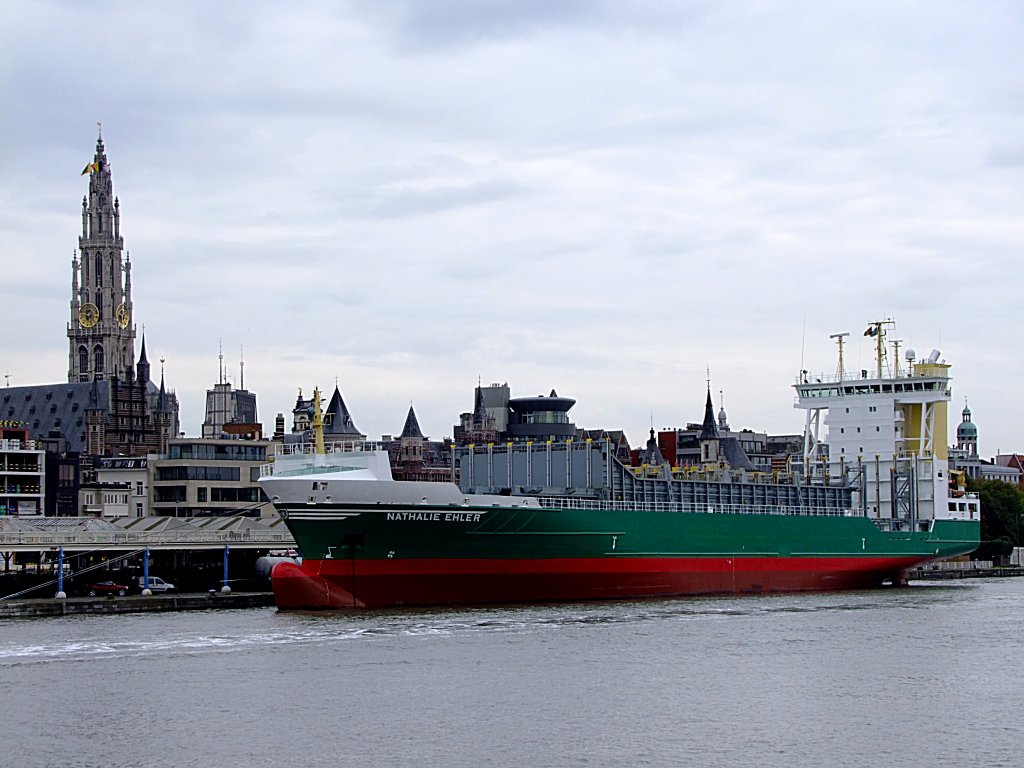 Nathalie Ehler(IMO:9242560; L=133; B=22mtr;)kann 868 20ft.Container transportieren, und verweilt in Antwerpen;110830