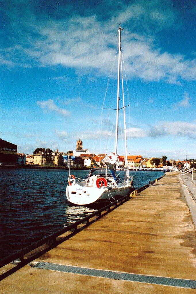 Nauke, eine Feeling 29 des Eigners E.Kellermann aus Stutgart im Hafen von Wolgast, September 2007.