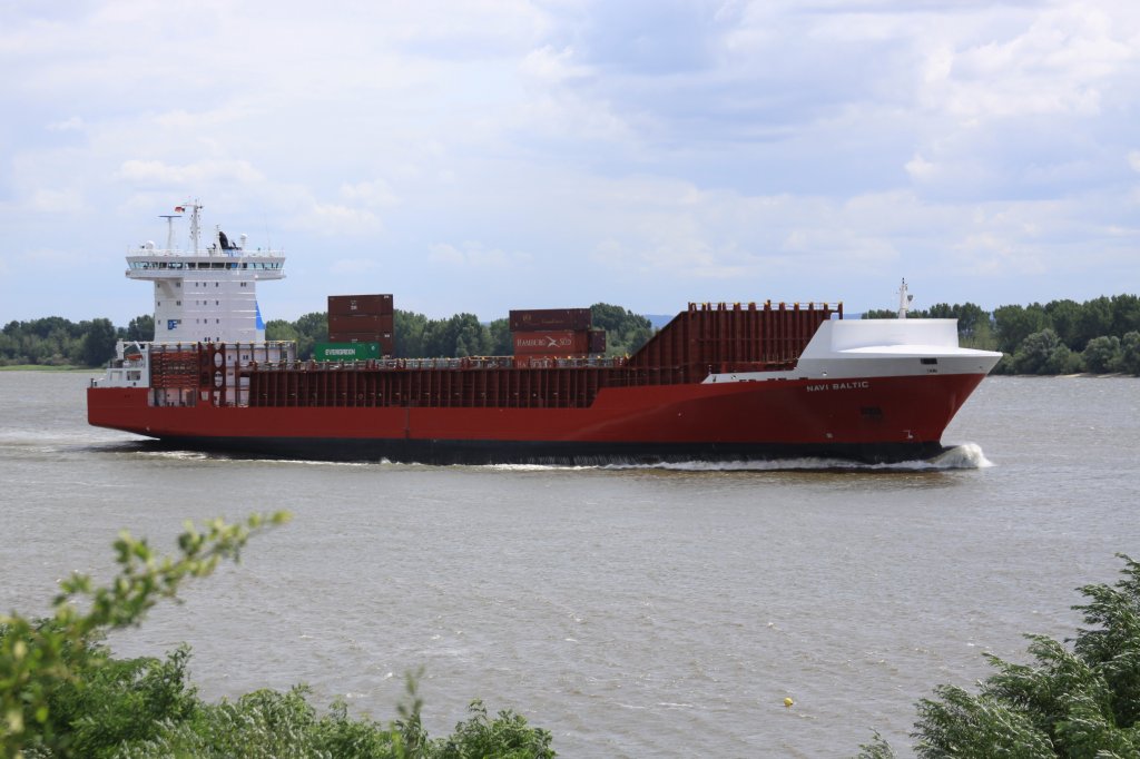 Navi Baltic, Imo 9386718, Elbe hhe Wedel, 24.07.2010