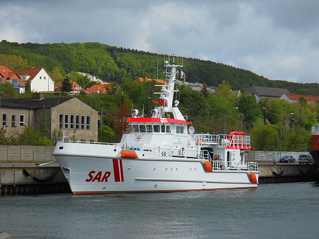 Neue Ablsung! Der Seenotkreuzer Wilhelm Kaisen wird von SK 32 abgelst! SK 32 im Hafenbecken von Sassnitz und heit seit dem 26.05.2012 SK Harro Koebke. (22.05.2012)