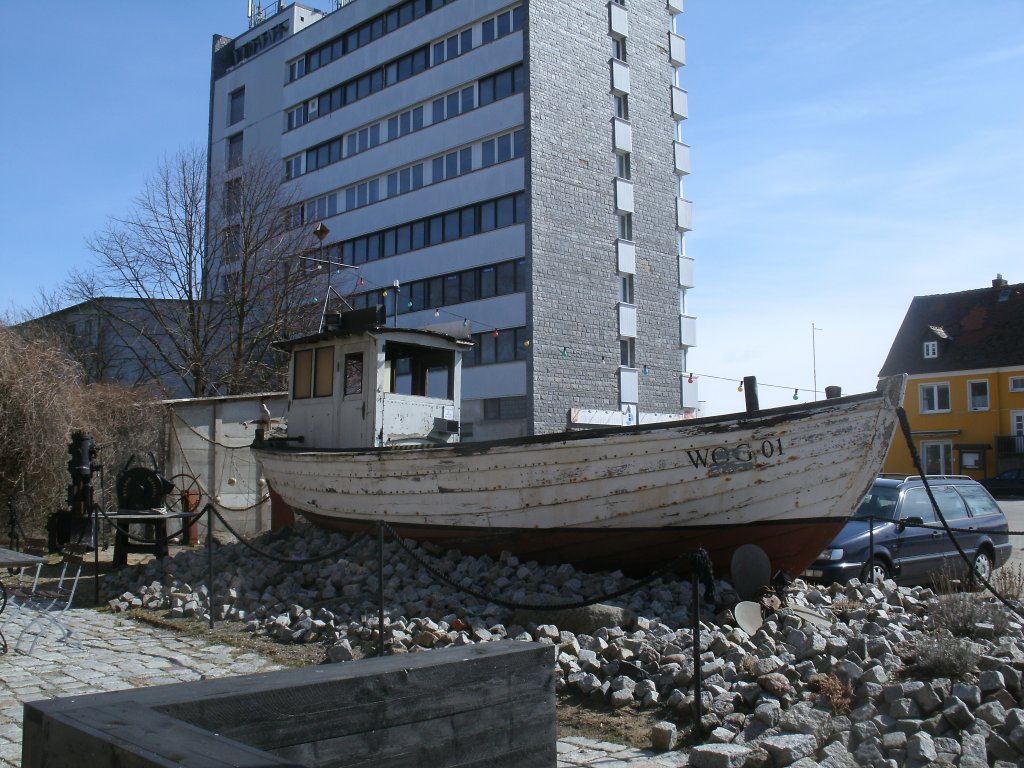 Nicht zur Verschrottung ist der ehmalige Fischkutter WOG-01 gekommen.In Wolgast traf ich den Kutter im dortigen Museumshafen auf dem Trocknen.Aufgenommen am 06.April 2013.