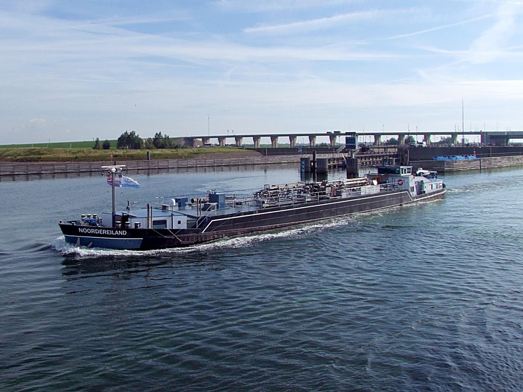 NOORDEREILAND(MMSI:244670444; L=60; B=7mtr)verlsst die Krammersluizen;100902