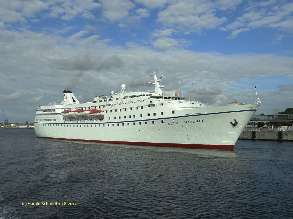 OCEAN MAJESTY (IMO 6602898) am 10.8.2013, Kiel /
Kreuzfahrtschiff  / BRZ 10.417 / La 130,64 m, B 19,21 m, Tg  m / zwei 16-Zyl.-Diesel, Wrtsil, 12.000 kW (16.320 PS), 20 kn / 1965 bei Union Naval de Levante, Valencia, Spanien / Eigner + Management: 
Majestic Internationale Cruises, Athen / Flagge: Portugal, Heimathafen Madeira /

08/1966 als Fhrschiff  JUAN MARCH  / zwei 7-Zyl.-Diesel, B&W-MTW, 11.765 kW (16.000 PSe), 2 Prop. 21 kn / 750 Pass., 100 PKW / 01.1985-03.1986 SOL CHRISTIANA / 04.1986-09.1988 KYPROS STAR / 09.1988-04.1994 OCEAN MAJESTY / 1994 Umbau zum Kreuzfahrtschiff, 2 neue Maschinen, 613 Pass., 272 Kabinen / 04.1994-1995 OLYMPIC / 1995 OCEAN MAJESTY / 1995 HOMERIC / 1995 OCEAN MAJESTY / 
