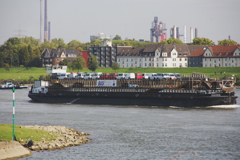 Oktober 2010: Homberg Brcke zum Rheinpreussenhafen. MS Ingona