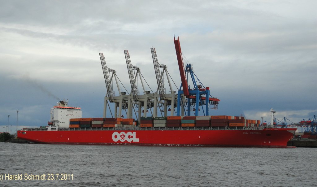 OOCL MONTREAL  (IMO 9253739) am 23.7.2011, Hamburg, Liegeplatz Athabaskakai /
Container / BRZ 55.994 / La 294,0m, B 32,26m, Tg. 10,78m / 37.275 kW, 23,0 kn / TEU 4.402 / Heimathafen: Hongkong, Flagge: VR China / 2003 bei Daewoo, Geoje, Sdkorea /
