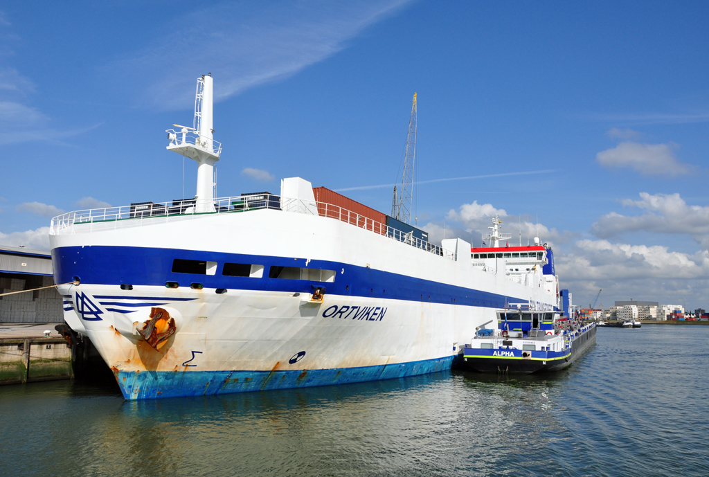  Ortviken , ro-ro-cargo, Baujahr 1996 im Rotterdamer Hafen - 15.09.2012