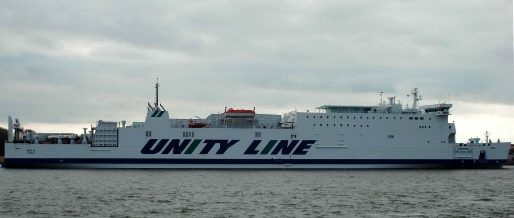 Ostseefhre Wolin der Reederei UNITY Line in Hafen Swinemnde einlaufend am 06.10.2011.