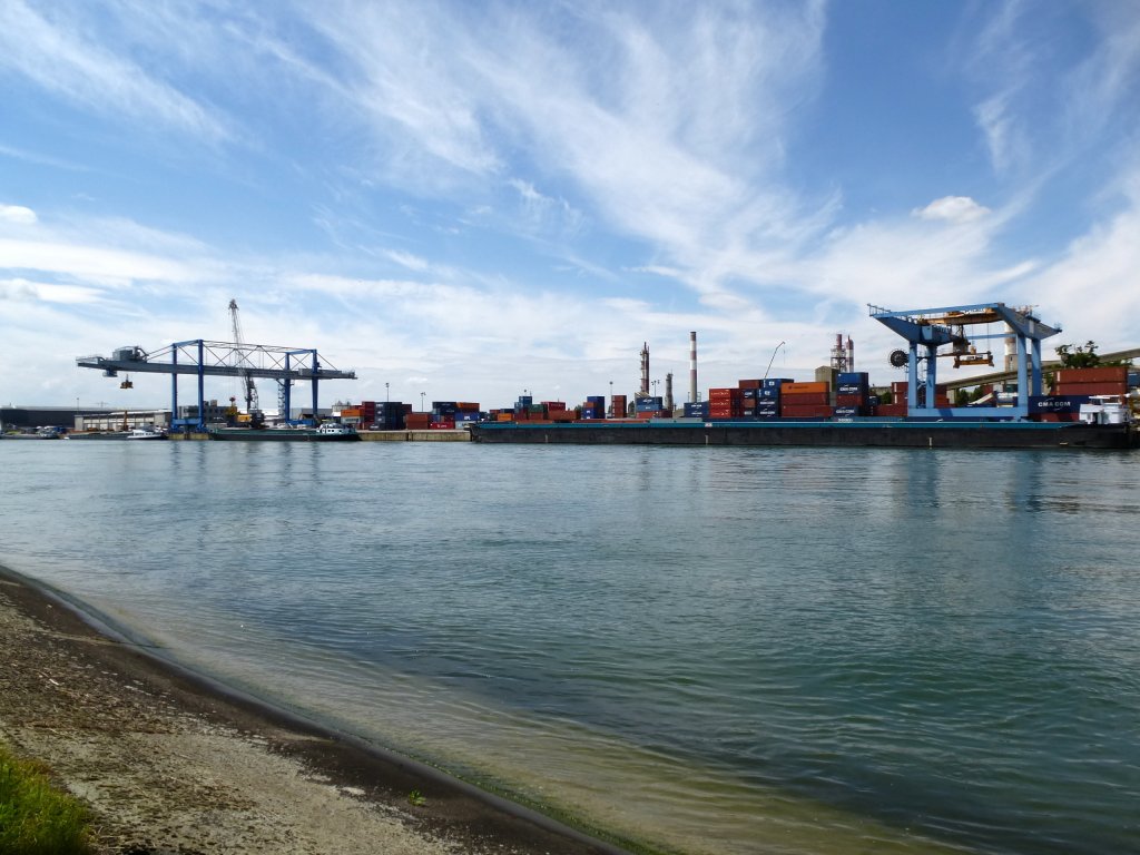 Ottmarsheim, Containerverladung am Rheinhafen, Mai 2013