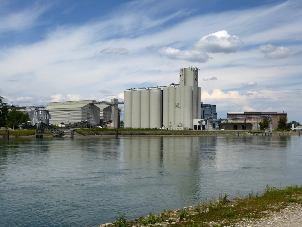 Ottmarsheim, Hafenanlagen am Rhein, Mai 2013