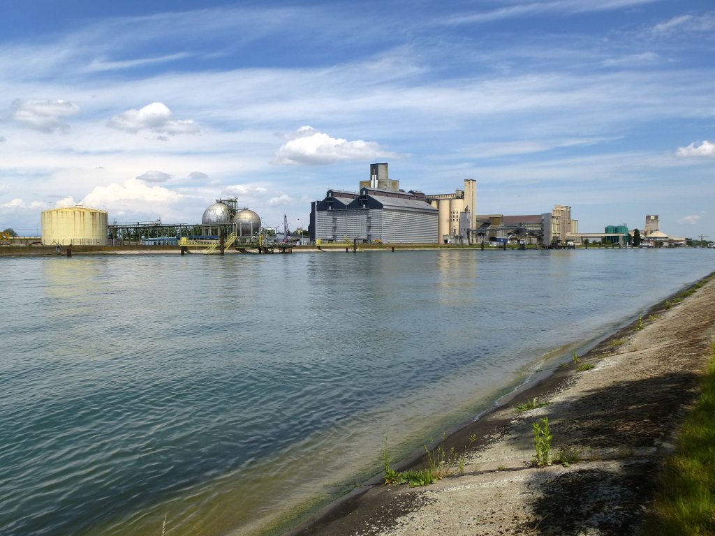 Ottmarsheim, Hafenanlagen am Rhein, Mai 2013