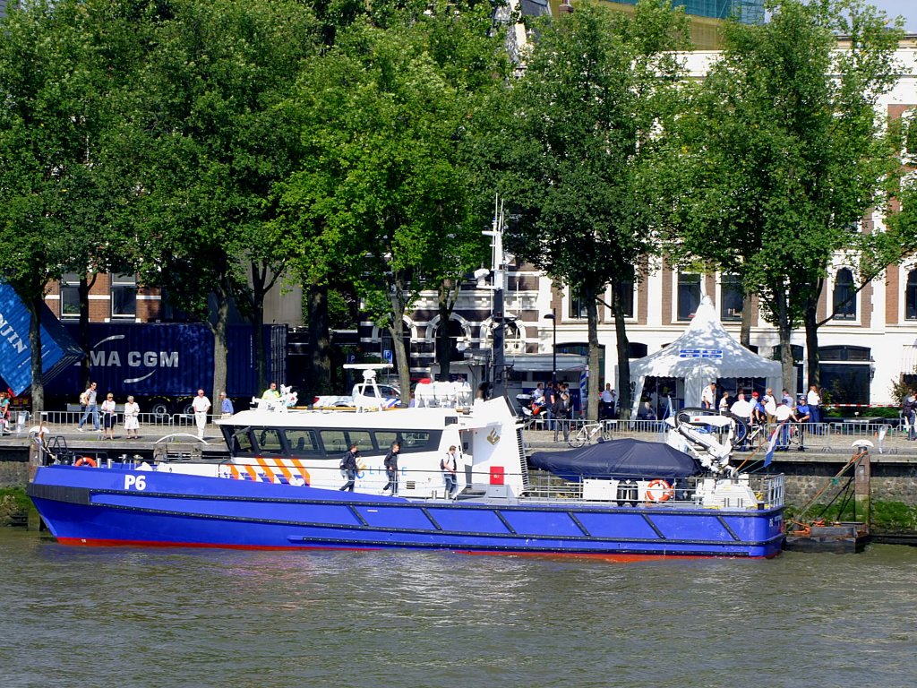 P6(IMO:9333216 ;L=25; B=6mtr; 15kn; Bj.2005) rstet sich im Rotterdamer Hafen fr den nchsten Einsatz; 110902