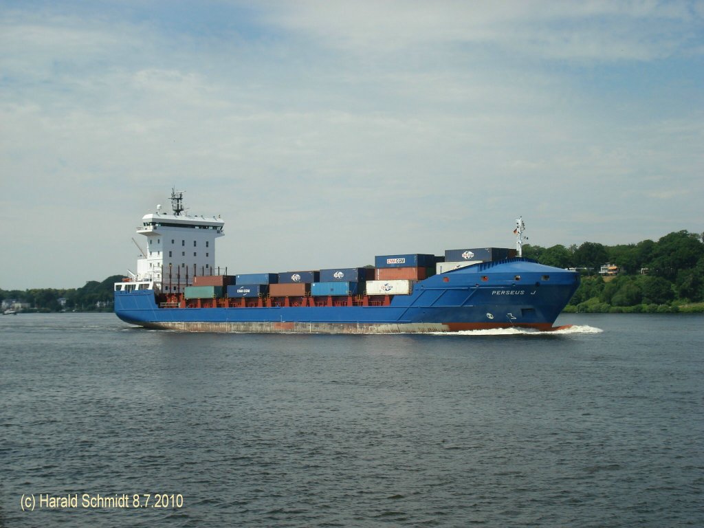 PERSEUS J   IMO 9371414  am 8.7.2010 einlaufend Hamburg vor dem Bubendeyufer /
ex WEC VAN EYCK, ex HMS VAN EYCK, PERSEUS / Feederschiff / Baujahr 2008 / BRZ 10.965 / La140,38m, B22,8m, Tg.8,7m / 9.600kW, 18,3 kn / 925 TEU / 
