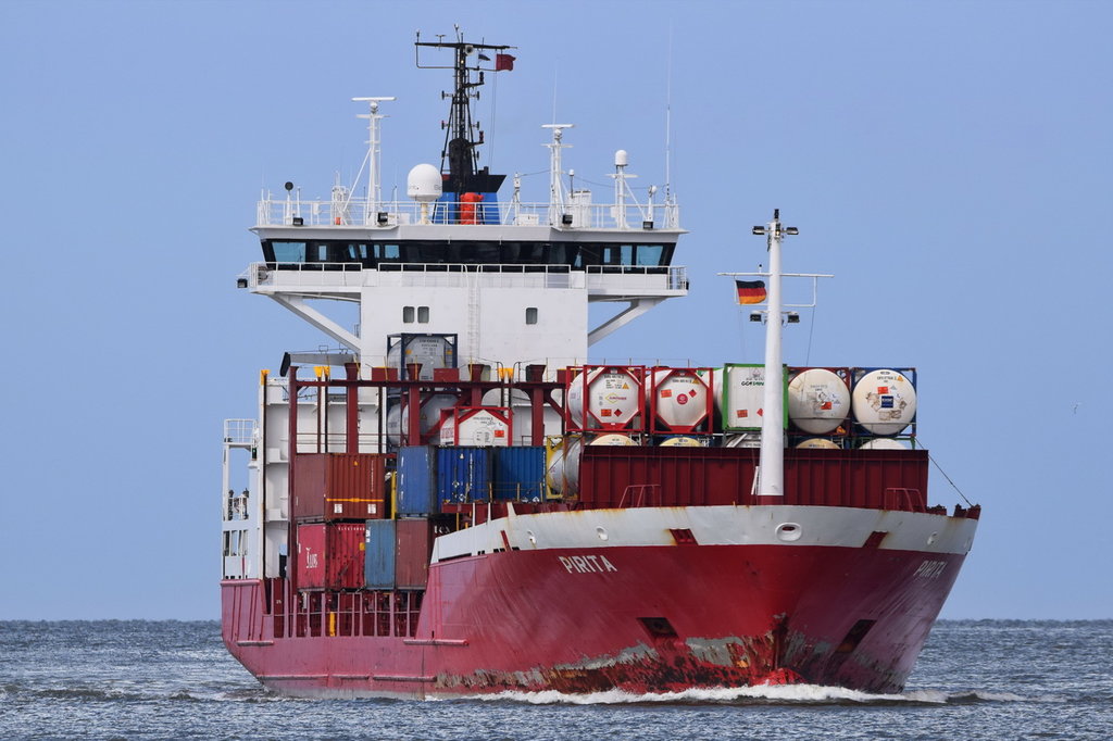 PIRITA , Feederschiff , IMO 9108063 , Baujahr 1995 , 133 × 18.7m , 660 TEU , 12.09.2017 Cuxhaven