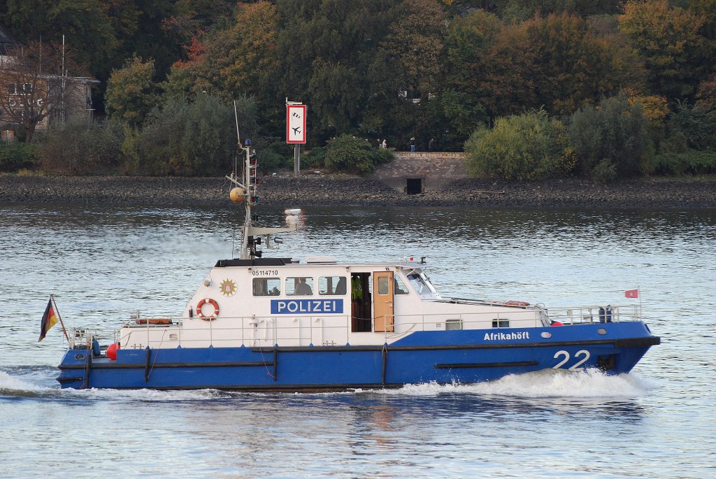 Polizeiboot Afrikahft vor dem Rschpark Finkenwerder am 17.10.10