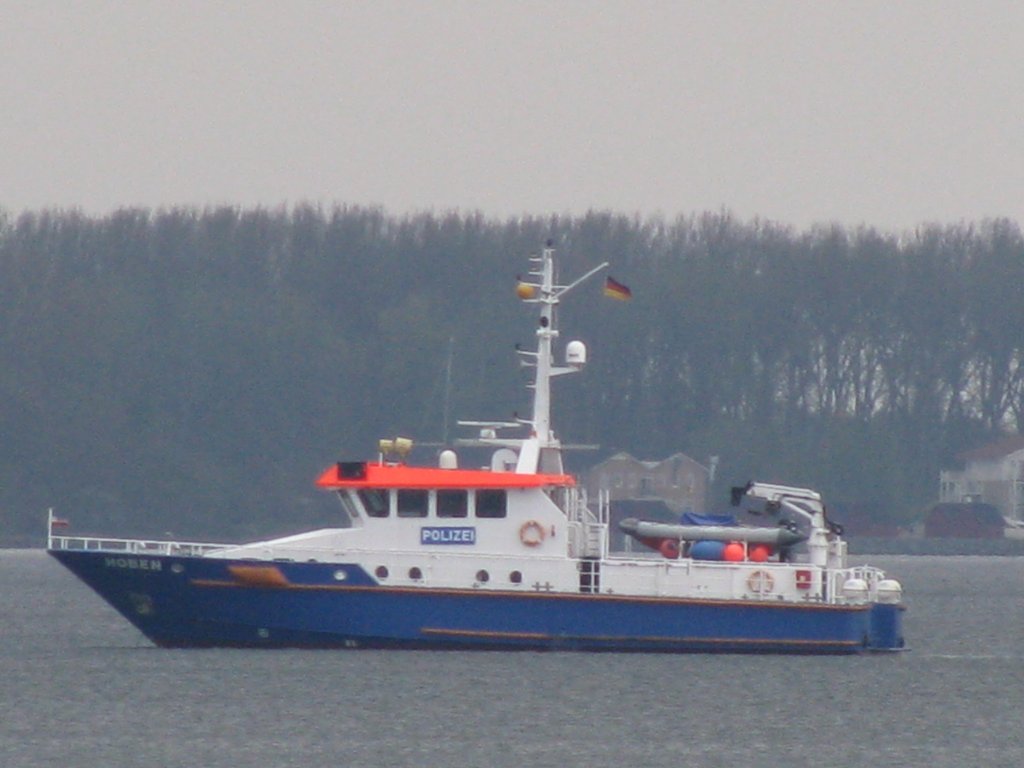 Polizeiboot  Hoben  liegt in der Wohlenberger Wiek, vor der  Weien Wiek  von Boltenhagen/Tarnewitz (NWM), Wohlenberg [01.05.2010]