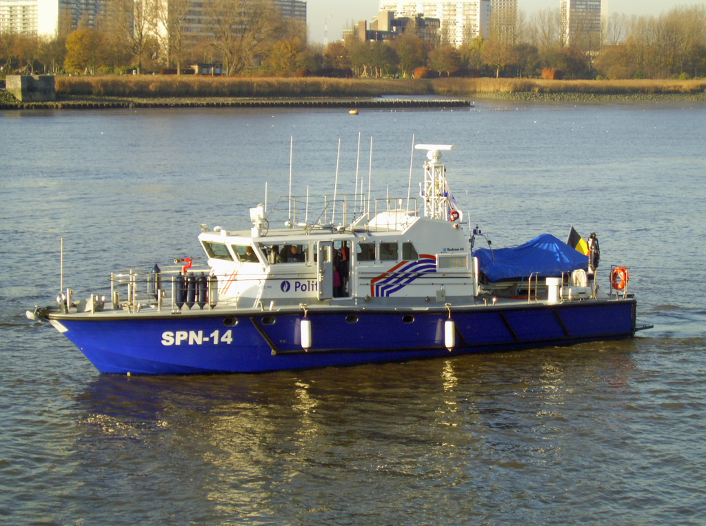 Polizeiboot SPN-14, gebaut durch Rodman Polyships (Spanien), der Belgische Federale Politie, Aufnahme am 17.11.2007 in Antwerpen 