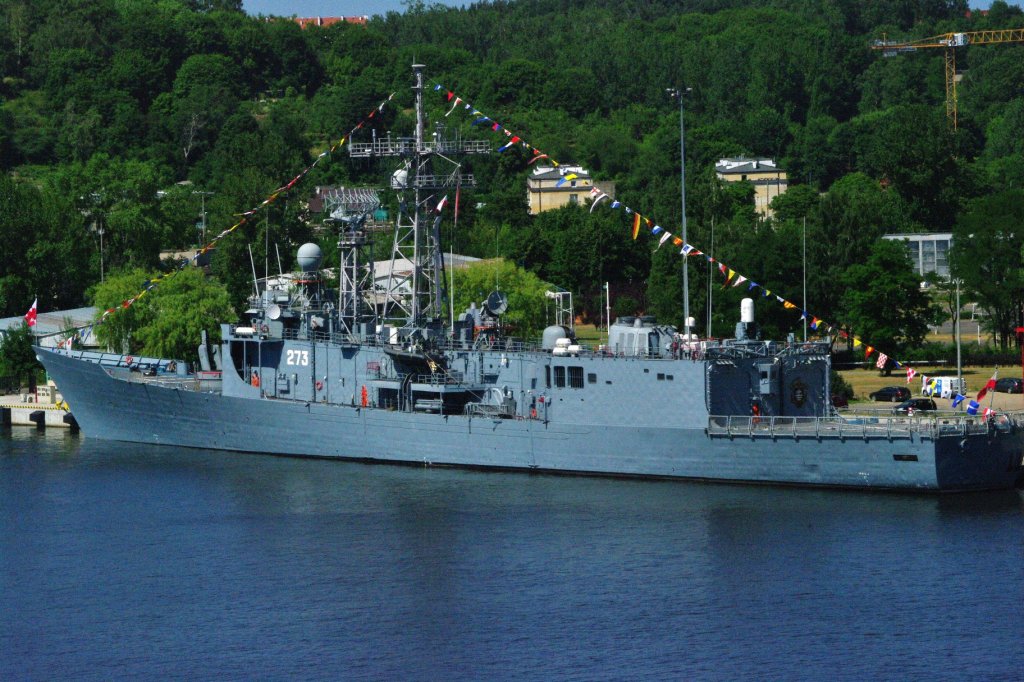 Polnische Fregatte General T. Kosciusko (273), Oliver Hazard Perry Klasse, aufgenommen am 9.7.2010 im Hafen von Danzig