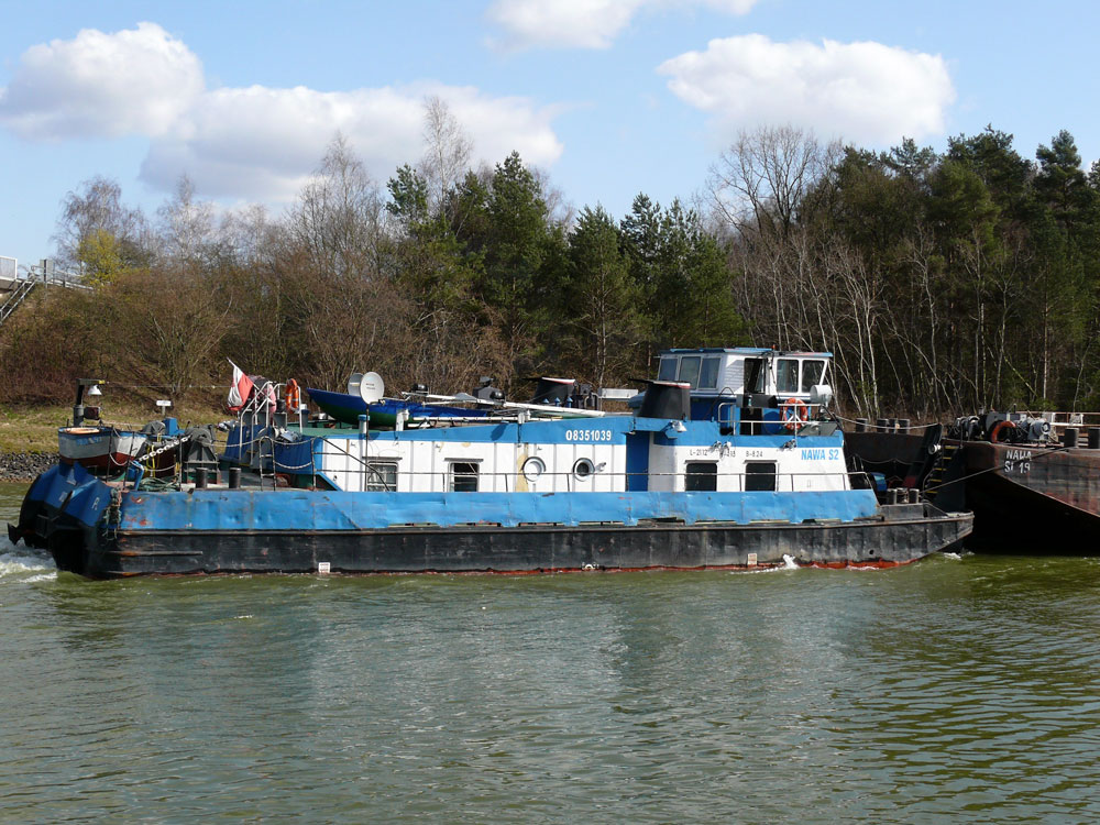 Polnisches Schubboot NAWA S2, Wrocław (Breslau), SB - 08351039, mit Schubleichter SL 19 auf dem Elbe-Seitenkanal bei Bad Bevensen; 24.03.2011
