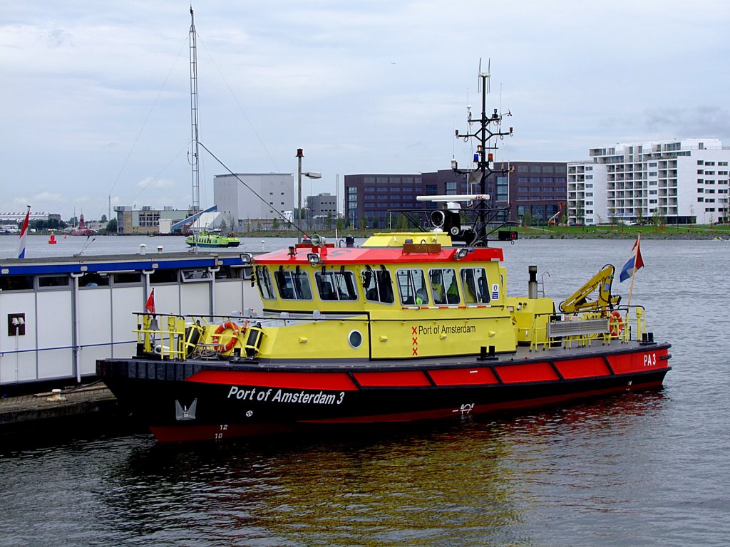 Port of Amsterdam 3(L=20; B=4,5m) wartet im Heimathafen auf den nchsten Einsatz; 110904