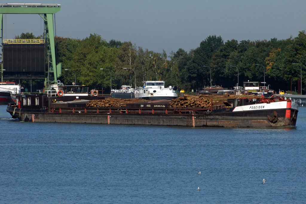  POSEIDON  aus dem Wesel-Datteln-Kanal kommend abbiegend in den Dortmund-Ems-Kanal 9.10.2010