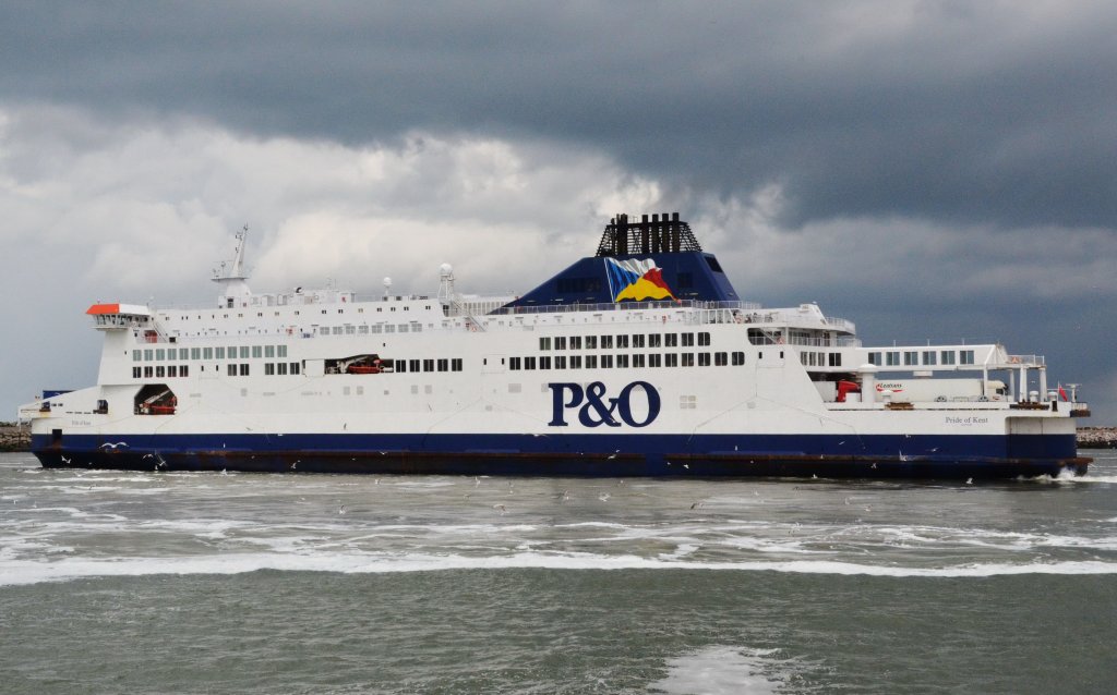 Pride of Kent, ein Fährschiff von P&O mit Heimathafen Dover, hier im Hafen von Calais am 23.05.2013. Gesamtlänge: 179,70 m, Passagiere: 2.000, Fahrzeuge: 550 Pkw oder 115 Lkw