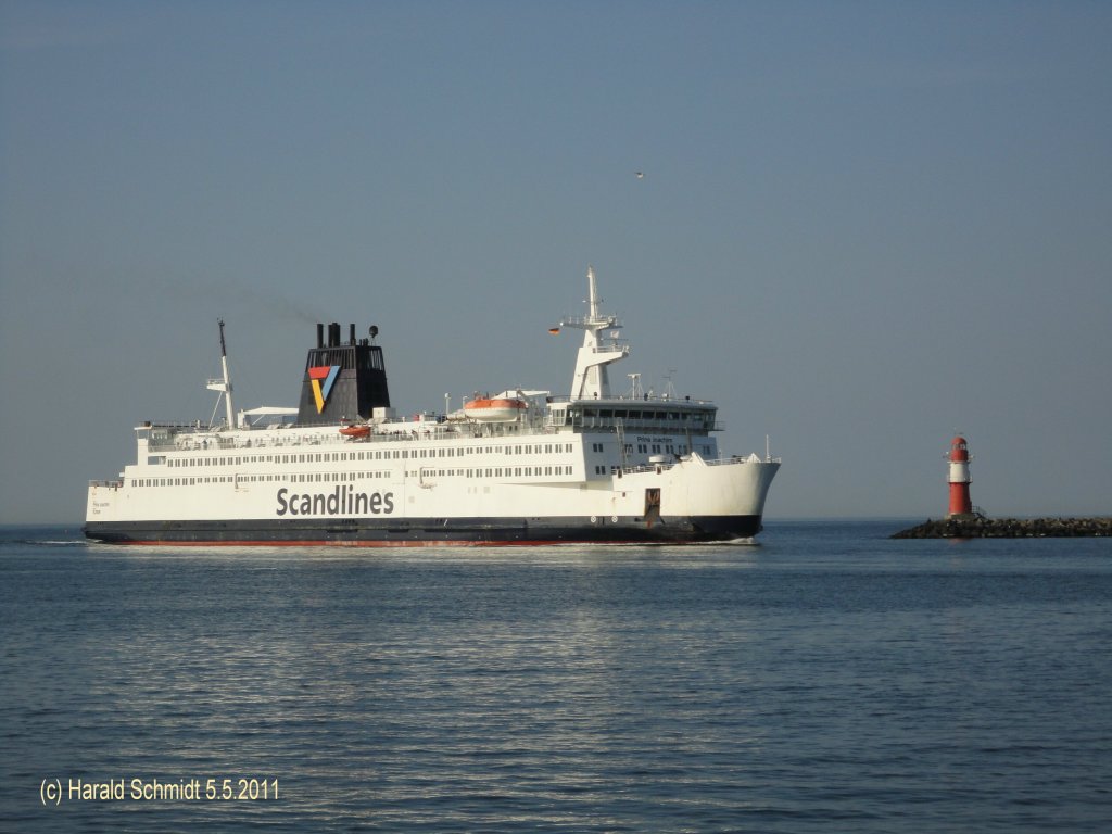 PRINS JOACHIM  (IMO 7803190) am 5.5.2011 Warnemnde einlaufend
Fhrschiff / BRZ 16.071 / La 152,2 m, B 23,7 m, Tg. 6,0 m / 23.000 kW, 21 kn / Pass. 2180, PKW 420 / Heimathafen: Korsr, DK, Flagge: Dnemark / 1980 bei Nakskov, DK /
