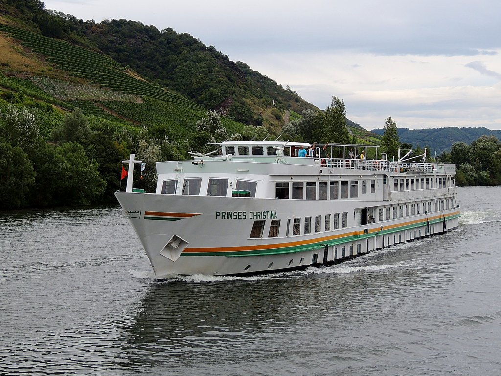 PRINSES-CHRISTINA(02326420; L=72; B=9mtr.; 100 Passagiere; Bj.1969) ist auf der Mosel bei Pommern unterwegs; 120828