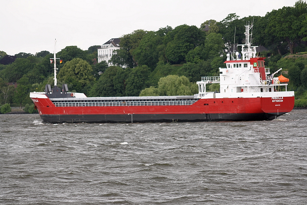 PRISCILLA (IMO: 9411745)am 06.Juli 2009 auf der Elbe bei Hamburg-Finkenwerder.