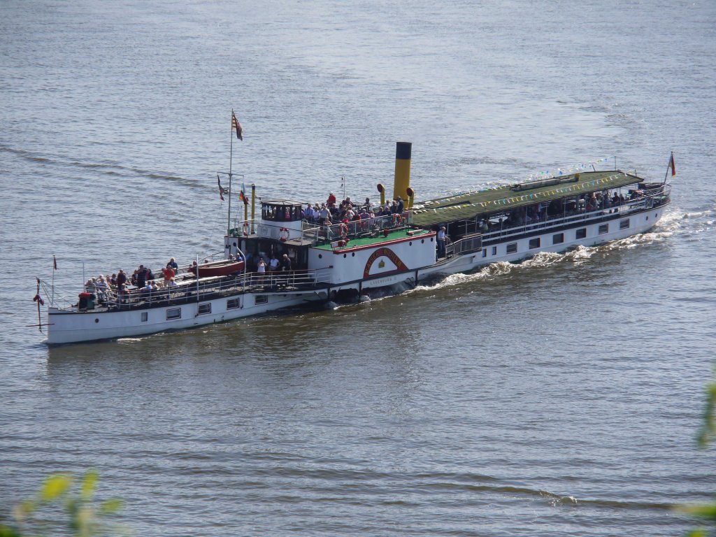 Raddampfer KAISER WILHELM (Baujahr 1900) beim Wendemanver auf der Elbe bei Lauenburg; 09.09.2012
