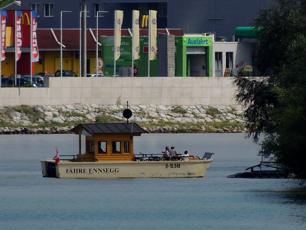 Radfhre-ENNSEGG(O-10-848) hat Platz fr 12 Personen inkl. deren Rad, und verkehrt im Dreieck ber Donau und Enns im Abstand von 5 bis 10 Minuten;  120808