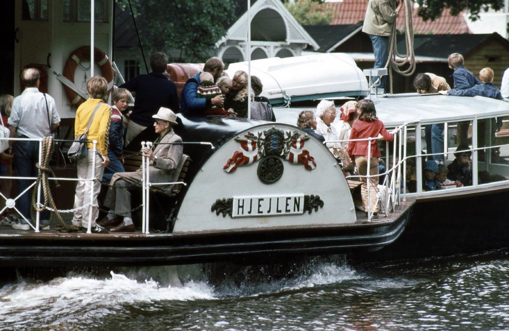 Radkastenverzierung von Dnemarks ltestem Dampfer  Hjejlen , Silkeborg den 05.08.1984. 