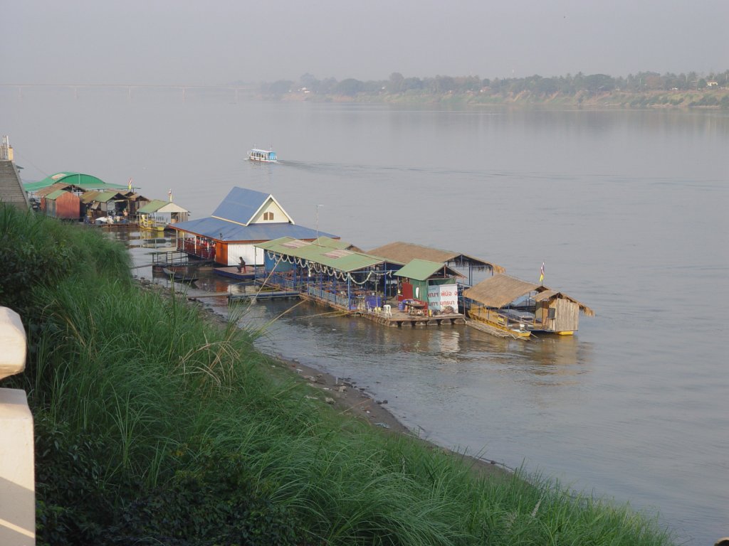 Restaurantboote auf dem Mekong bei Nong Khai, im Norden Thailands, am 11.02.2011