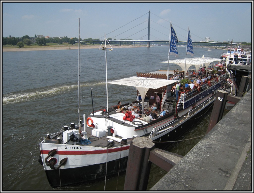 Restaurantschiff  Allegra  an der Rheinpromenade in Dsseldorf, aufgenommen am 21.05.2011.